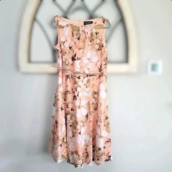 Evan Picone Black Label Sleeveless Peach Blossom Belted Lace Dress Size 14 - Picture 1 of 6